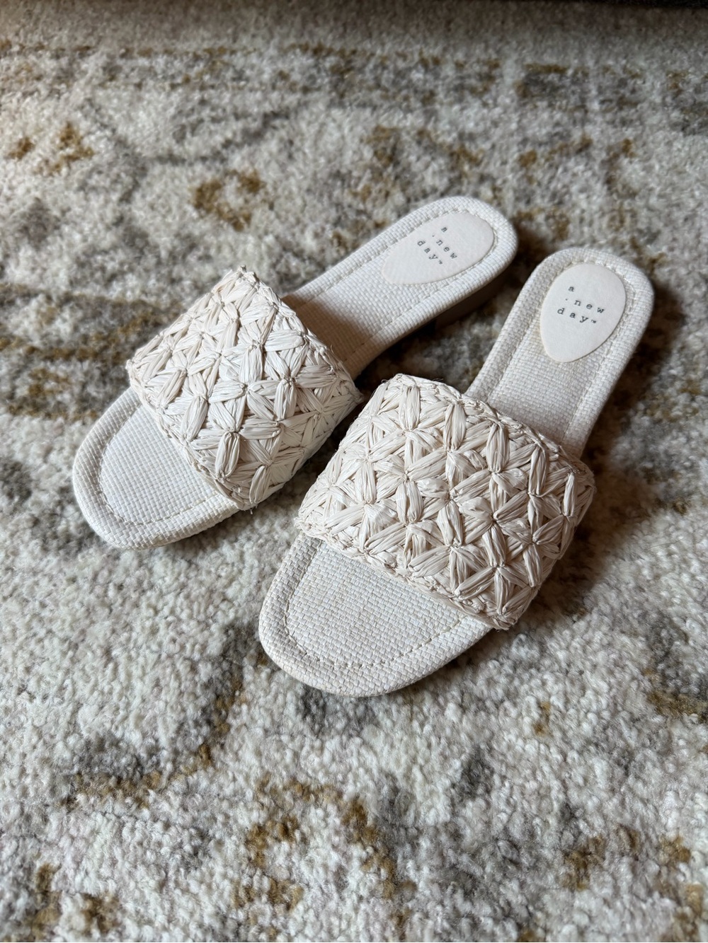 Target White Ariella Flat Sandals with woven texture size 7.5